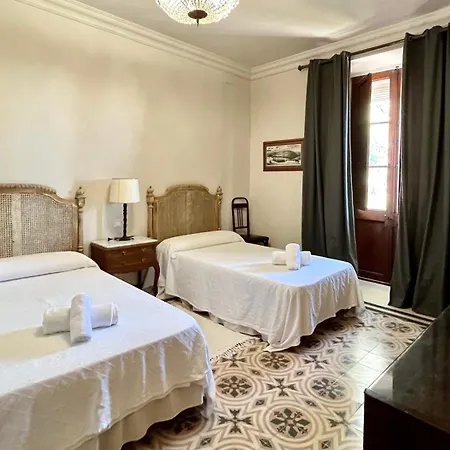 Historic Spanish House Sleeps 22 Pool Holiday home *