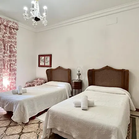 Historic Spanish House Sleeps 22 Pool * Denia